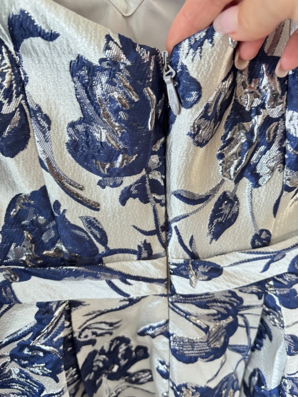 NWT - JJ's House Janae Off the Shoulder Floral Print Jacquard Midi Dress - Picture 7 of 10